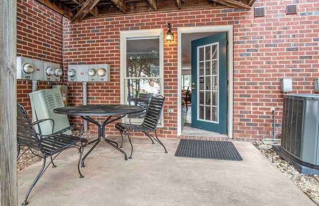 Five Points Dawg Crib On Campus - Foto 14