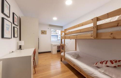 Tranquilo con Wifi y cercano al metro - Foto 13