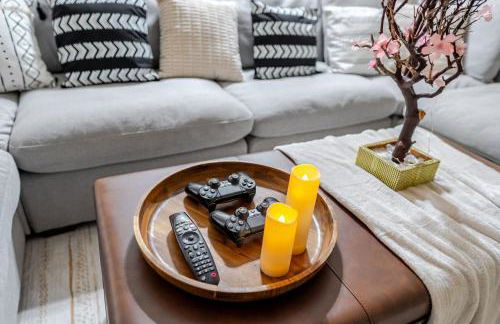 Entire Private Home with 4 Bedrooms 2 Bathrooms, Spacious, Lux King Bed, Ranch Style, Prime Area, Available Now - Photo 43