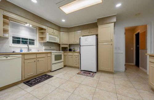 Pool and Game Room Spacious Brandon Home - Foto 11