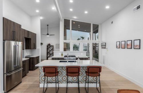 3BR Retreat with Heated Pool, BBQ and Mountain Views - Foto 47