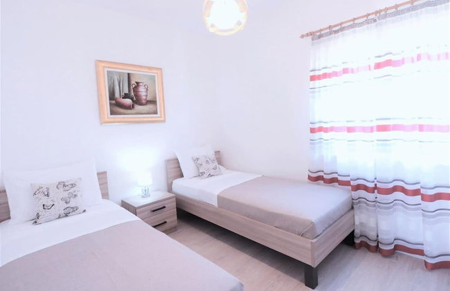 Villa Mendula Trogir - Luxury villa by the beach - heated pool - lush green garden - Photo 3