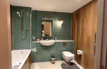 Luxury Private Room with Living Area Wembley Stadium View - Photo 34