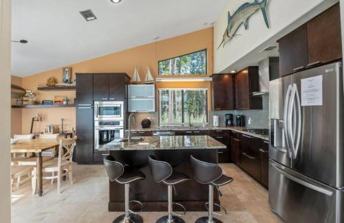 FEATURED ON HGTV'S MY LOTTERY DREAM HOME! Private dock, 15 minute boat ride to Crab Island, 20 minute drive to Destin, Pet Friendly - Foto 7