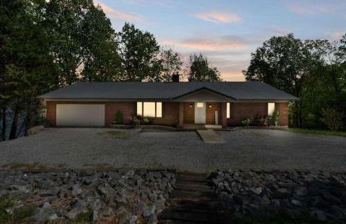 Lake Barkley Retreat - Newly Renovated - 5 BR - Foto 10