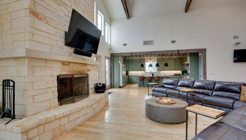 Game Room, Fireplaces, On-Site Lake! Kaufman Home - Foto 4