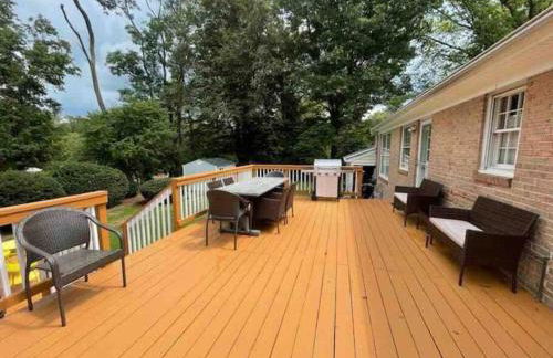 Lux Family Xcape with HotTub Fireplace Deck BBQ - Foto 6