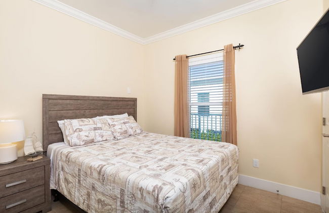 1 Beautiful 4 Bed 3 Bath Pool Home w Free Dock - Foto 16