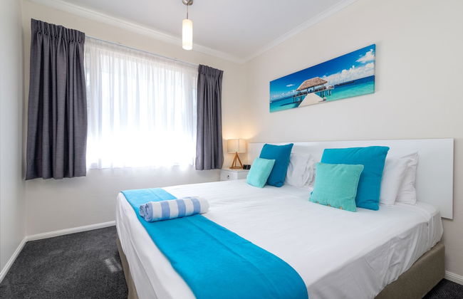 Seascape Holidays – 3 Reef Terraces on St Crispins - Foto 3