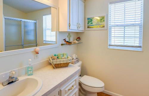 Pool Access, Walk to Beach! Cozy Jensen Beach Home - Photo 18