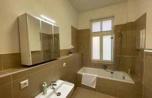 LUCKY STAYS LS04 - Vollausstattung - Zentrum - Aufzug - große Küche - 2 Zimmer - Smart-TV - Foto 12