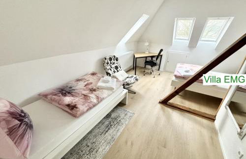 Ferienhaus Villa EMG Velbert nah Düsseldorf Essen Dortmund, Familien Gruppen bis 27 Personen, 3 Küchen, Kaminofen, Terrasse - Photo 49