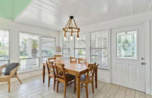 Texas vacation home with huge yard and pool, close to beach - Foto 20