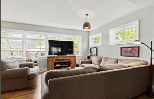 Majestic Family Home in Saratoga New York - Photo 11