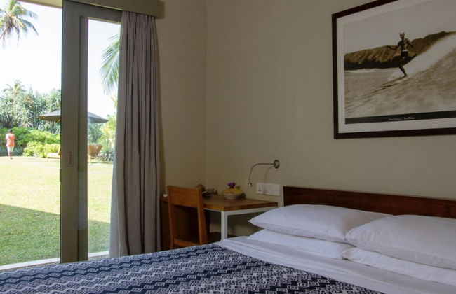 Modern Beach Villa With Roof Garden - Photo 25