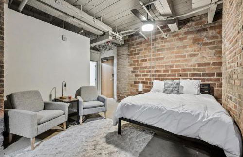 2125 Superior Living - Photo 80