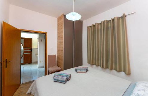 2 Bedroom Amazing Apartment In Modric - Photo 16