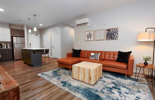 Luxury Apartment with Gym, Steps From Commuter Rail #2009 - Foto 1