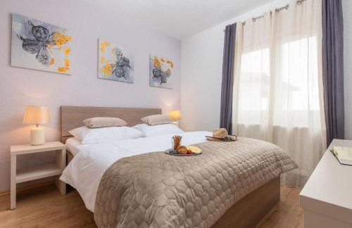 Holiday home Svilaja I Heated pool, family retreat - Photo 36