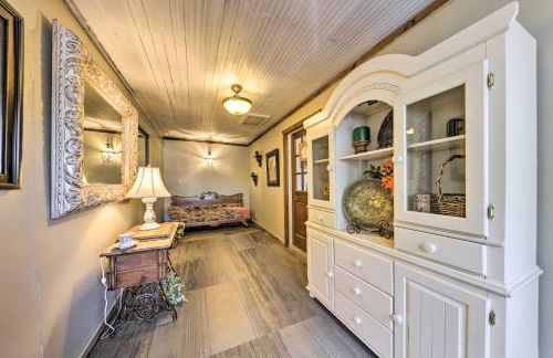 The Farm House with Deck and Historic Charm! - Foto 17