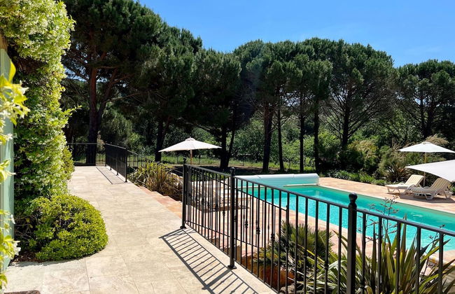 Luxury Villa With Private Pool - Photo 25