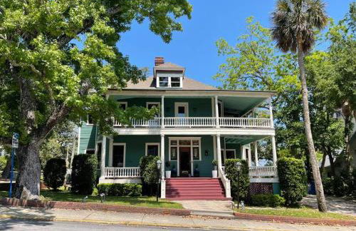 Large Historical Home for Groups Walk to Downtown! - Foto 1