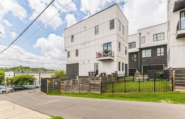 Chic Townhome for 10 W/rooftop - Foto 28