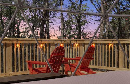 Luxe 2 Bed Dome w Hot Tub Deck Fire Pit & Bath - Foto 9