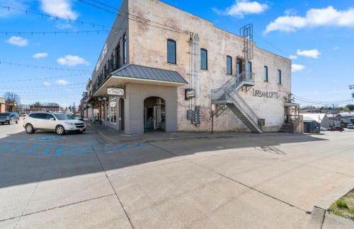 Downtown Urban Loft above Restaurants - Foto 16