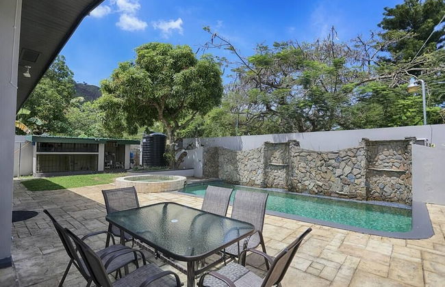 Pool and Jacuzzi Vacation Home - Foto 10