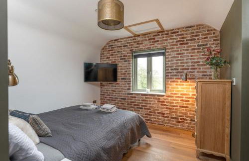 Designer Cotswold post house with external sauna - Foto 30