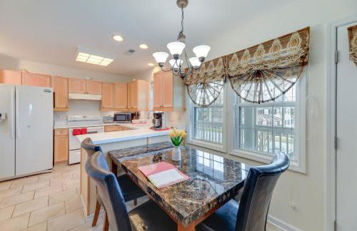 Beach, Pier Access! Pet-Friendly Crystal Coast Gem - Foto 4