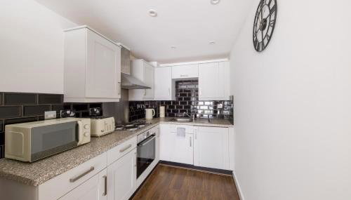 Modern City Apartment for 5 - Near Train Station - Foto 2, stove, toaster