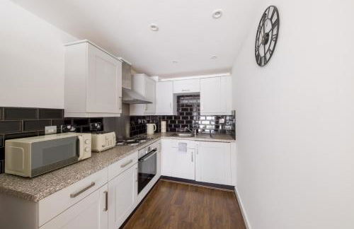 Modern City Apartment for 5 - Near Train Station - Foto 2