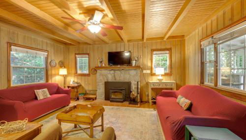 Vintage Snow White Cottage about 2 Miles to Village! - Foto 5