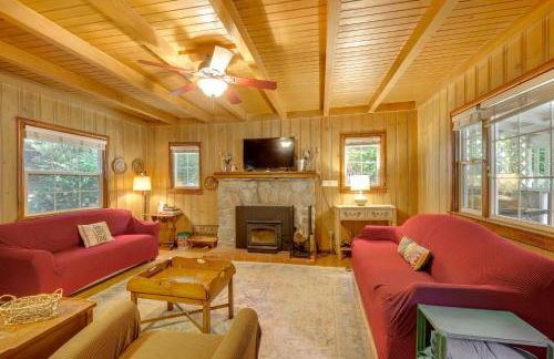 Vintage Snow White Cottage about 2 Miles to Village! - Foto 5