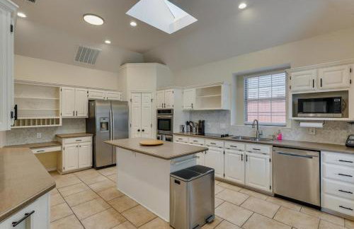 Luxurious 5 Bedroom Retreat with Pool - Foto 13