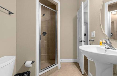 Vibrant 4BR Family Townhome 1 mile from Disney World and Disney Springs - Photo 39