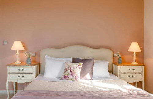 Nikolas by Vintage Travel - Photo 22