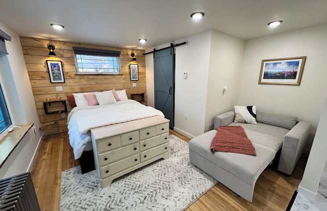 Dollhouse Downtown - Photo 17