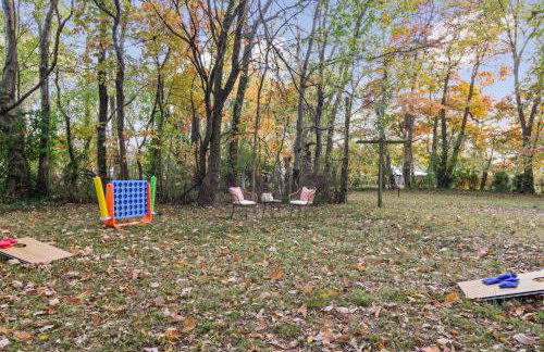 Game Room and Huge Yard with Fire Pit Yard Games and BBQ Near UE and Downtown - Foto 57