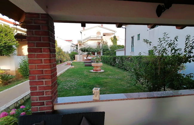 Impeccable 2-bed Apartment in Rab - Foto 26