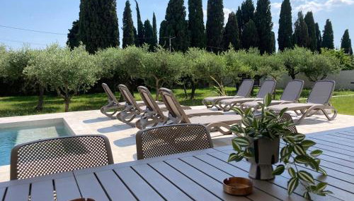 Villa San Zusto, 1600 m2 plot area, heated pool with hydromassage zone - Foto 3, Garden, sunbed, Garden view