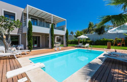 Aria Villas - Private Pool, Playground, Ping Pong & Close to Beach, By ThinkVilla - Foto 2