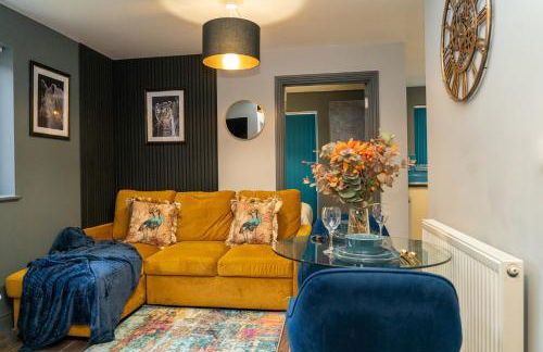 Free Parking New Modern Gem in Harrow - Photo 2