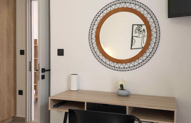 Parikia's Urban Oasis - Photo 5