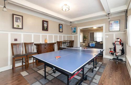 5 Bedroom 3200 Sq Ft House for Downtown Travelers - Photo 13