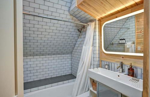 Swift Landing Steps from River & Local Hotspots - Foto 51