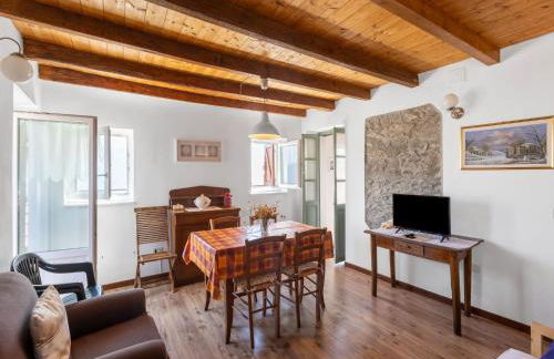 Cozy Hideaway Above Lake Como - Photo 30