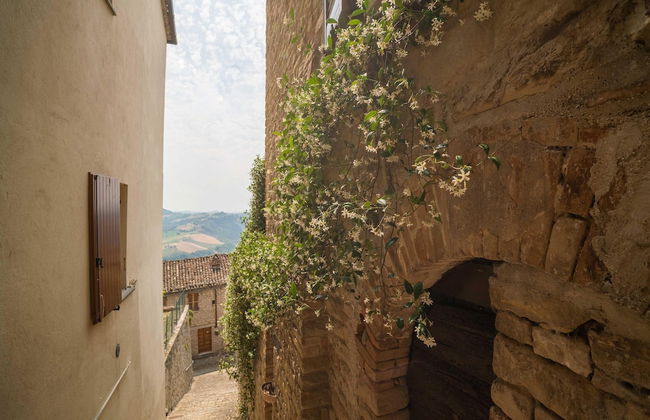 Fabulous Holiday Home With Wifi in Monte San Martino Italy - Photo 10